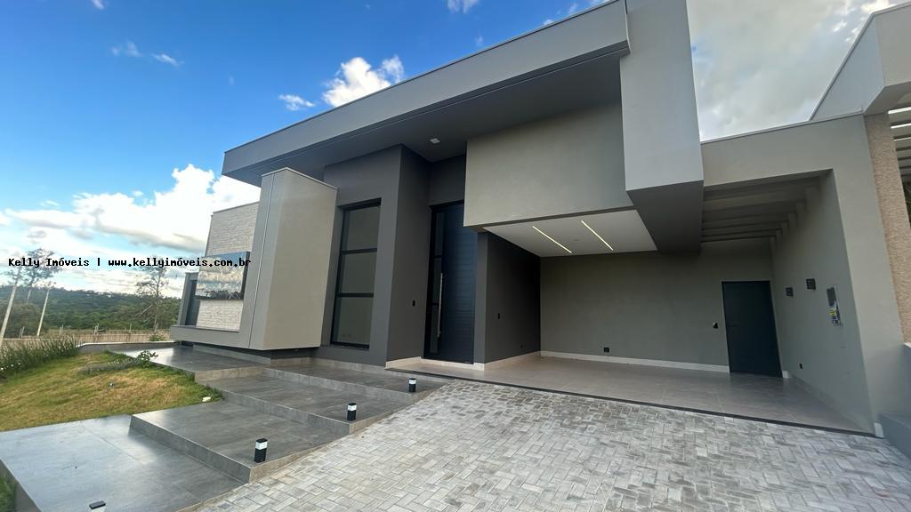 Casa de Condomínio à venda com 3 quartos, 215m² - Foto 1