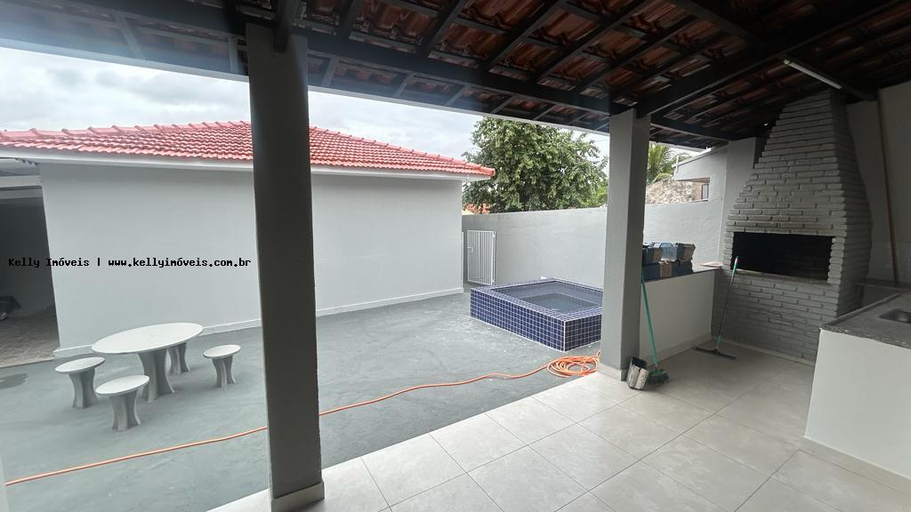 Casa à venda com 2 quartos, 170m² - Foto 2