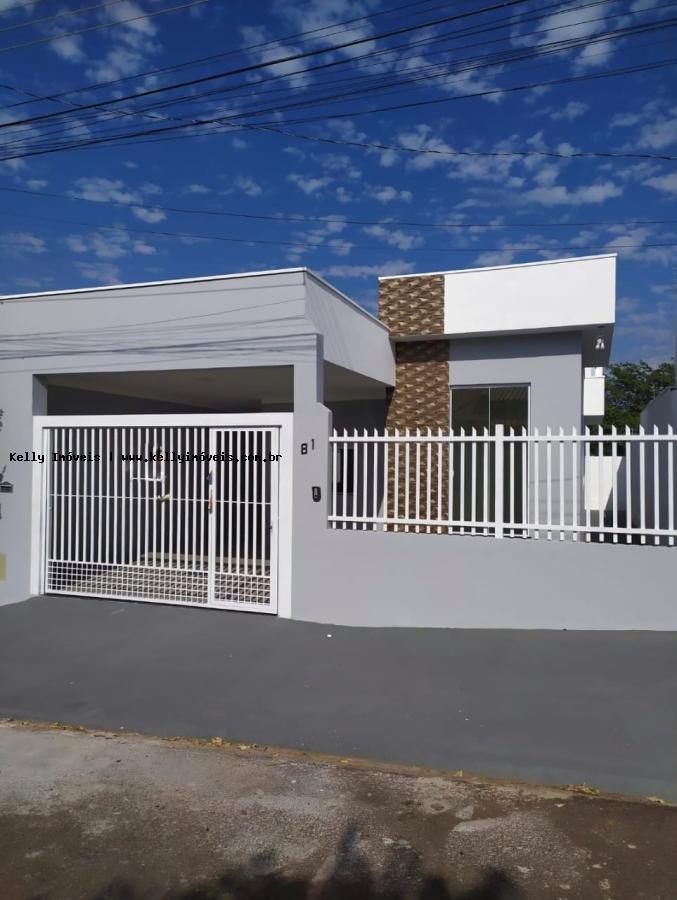 Casa à venda com 3 quartos, 200m² - Foto 1