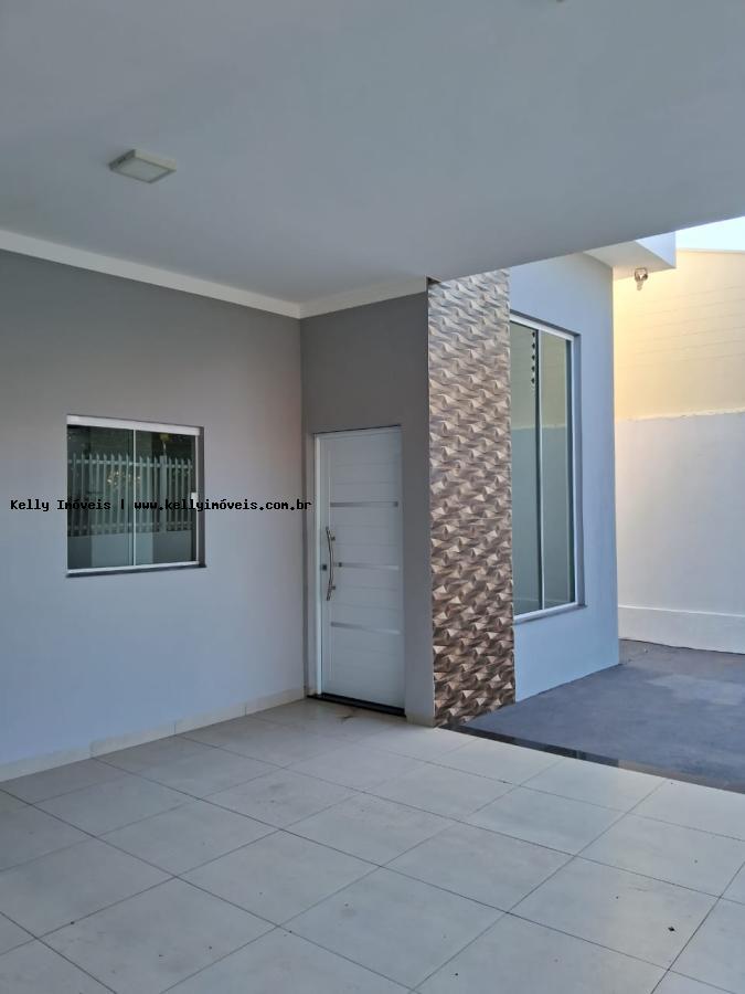 Casa à venda com 3 quartos, 200m² - Foto 2