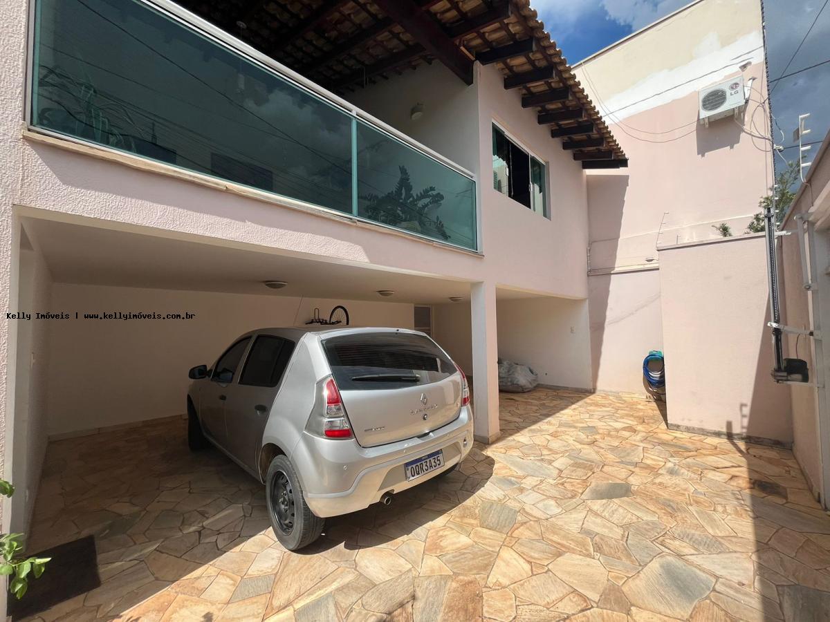 Casa à venda com 4 quartos, 420m² - Foto 2