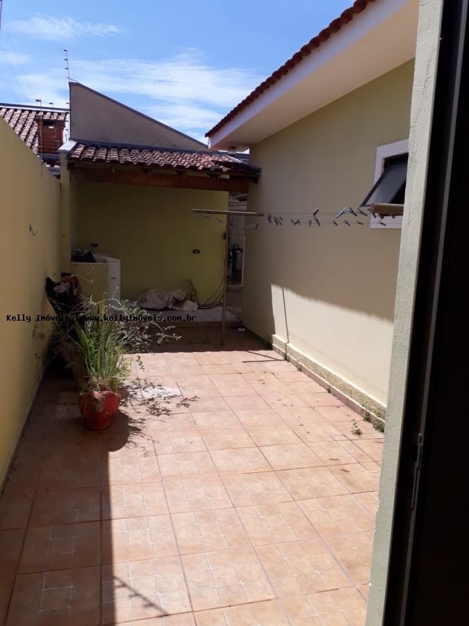 Casa à venda com 3 quartos, 300m² - Foto 3