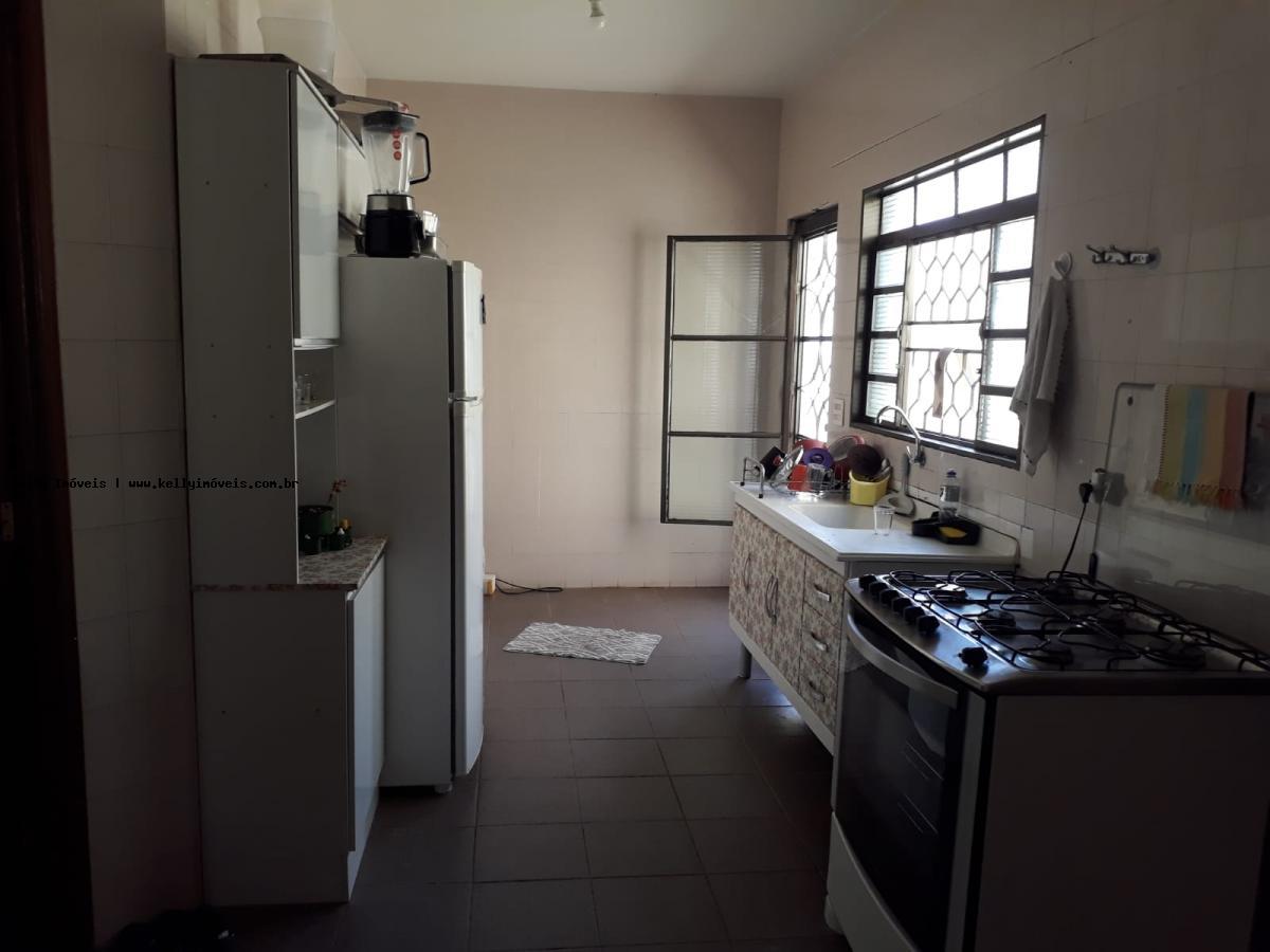 Casa à venda com 3 quartos, 300m² - Foto 11