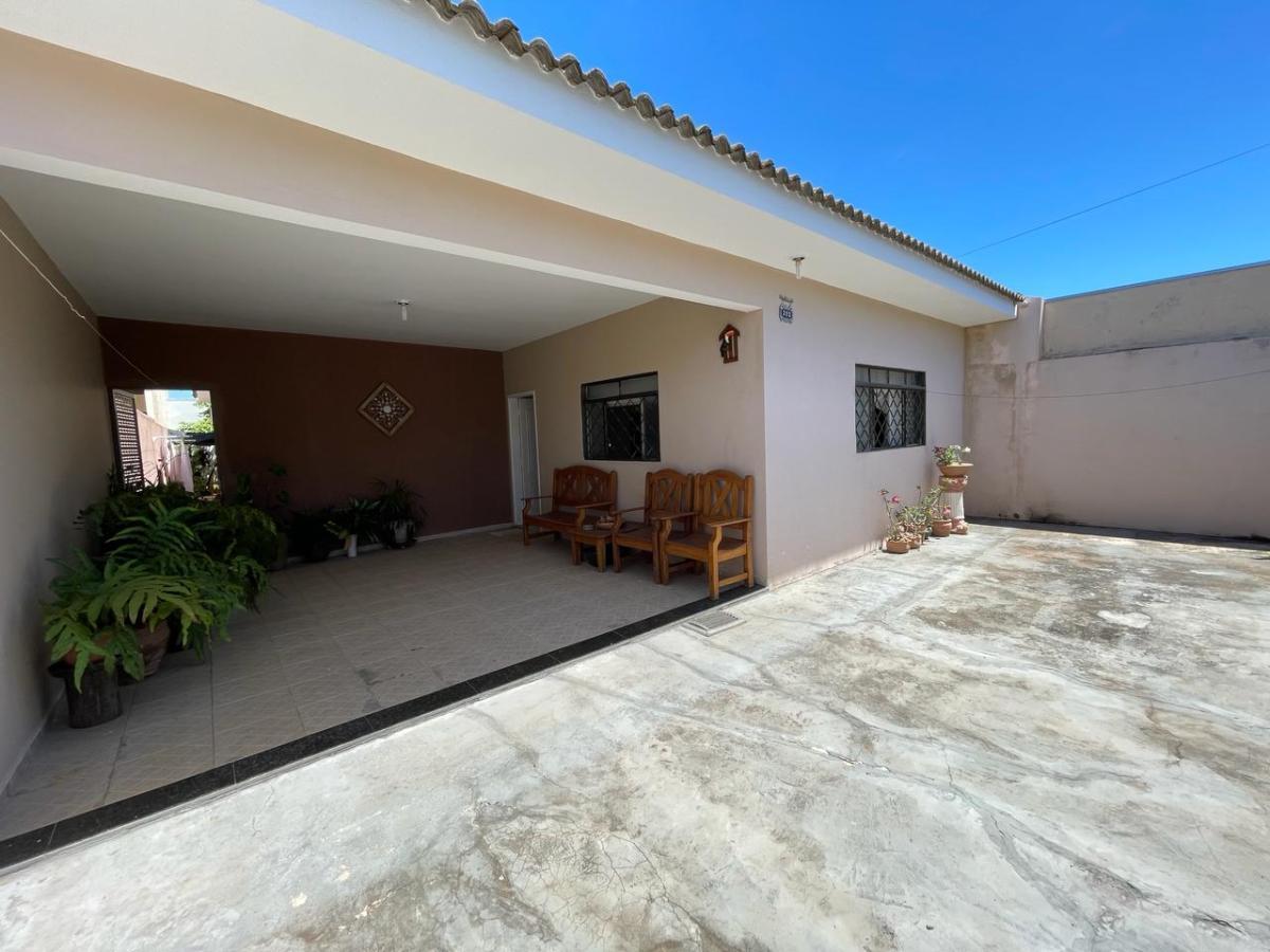 Casa à venda com 3 quartos, 137m² - Foto 1