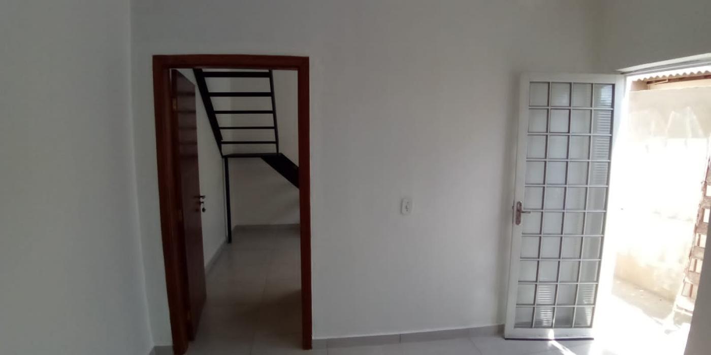 Casa à venda com 2 quartos, 166m² - Foto 2