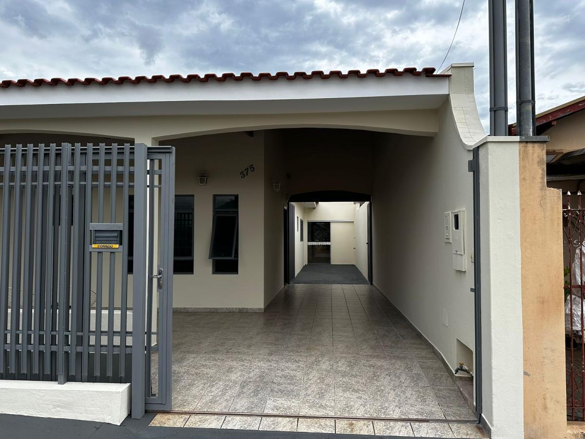 Casa à venda com 4 quartos, 275m² - Foto 2