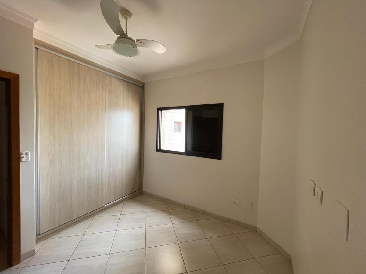 Apartamento à venda com 3 quartos, 155m² - Foto 2