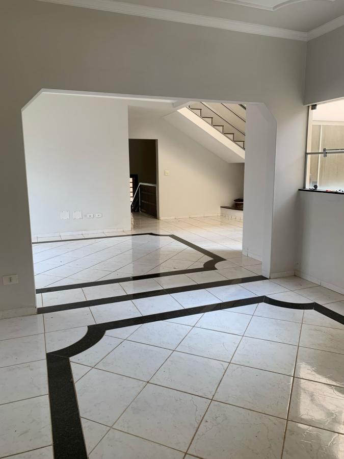 Casa à venda com 4 quartos, 400m² - Foto 2