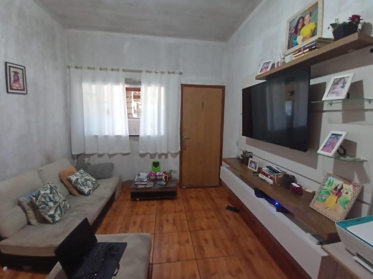 Casa à venda com 2 quartos, 160m² - Foto 1