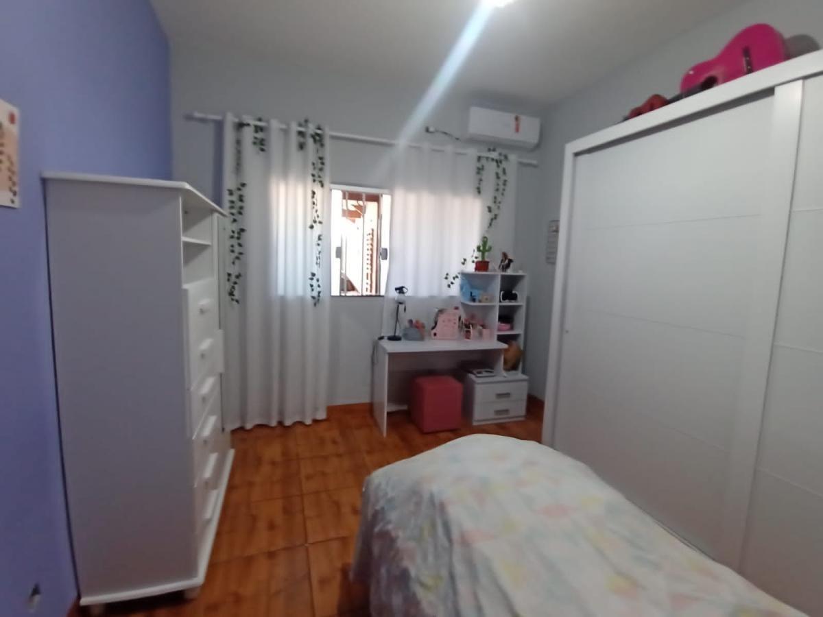 Casa à venda com 2 quartos, 160m² - Foto 2