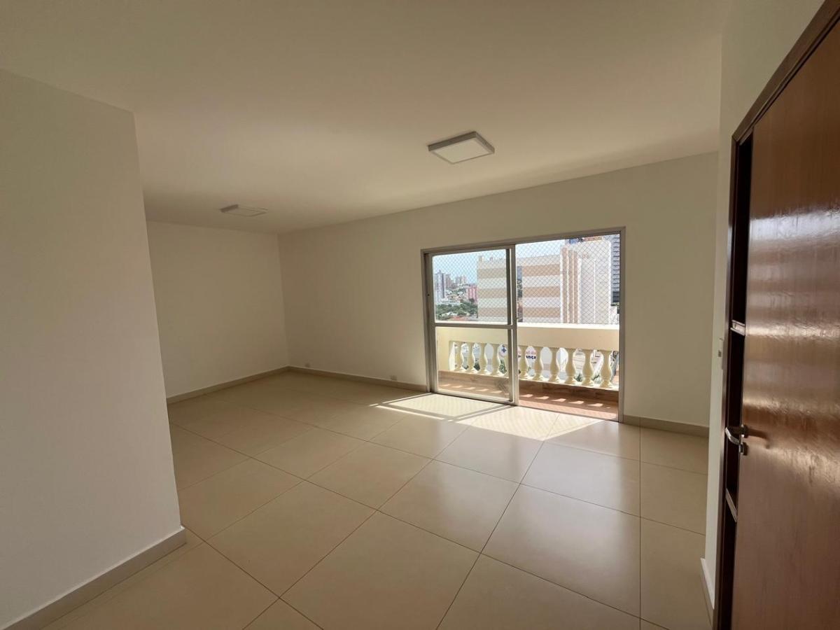 Apartamento à venda com 3 quartos - Foto 2