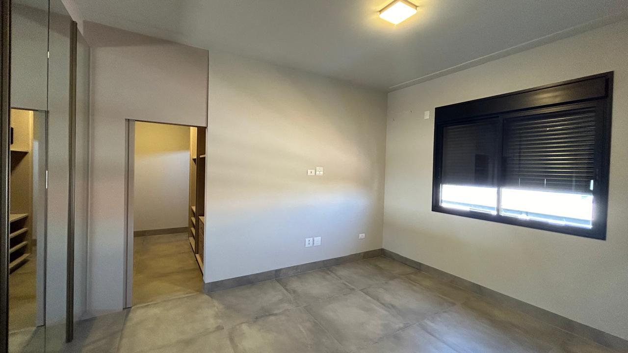 Casa à venda com 2 quartos, 147m² - Foto 2