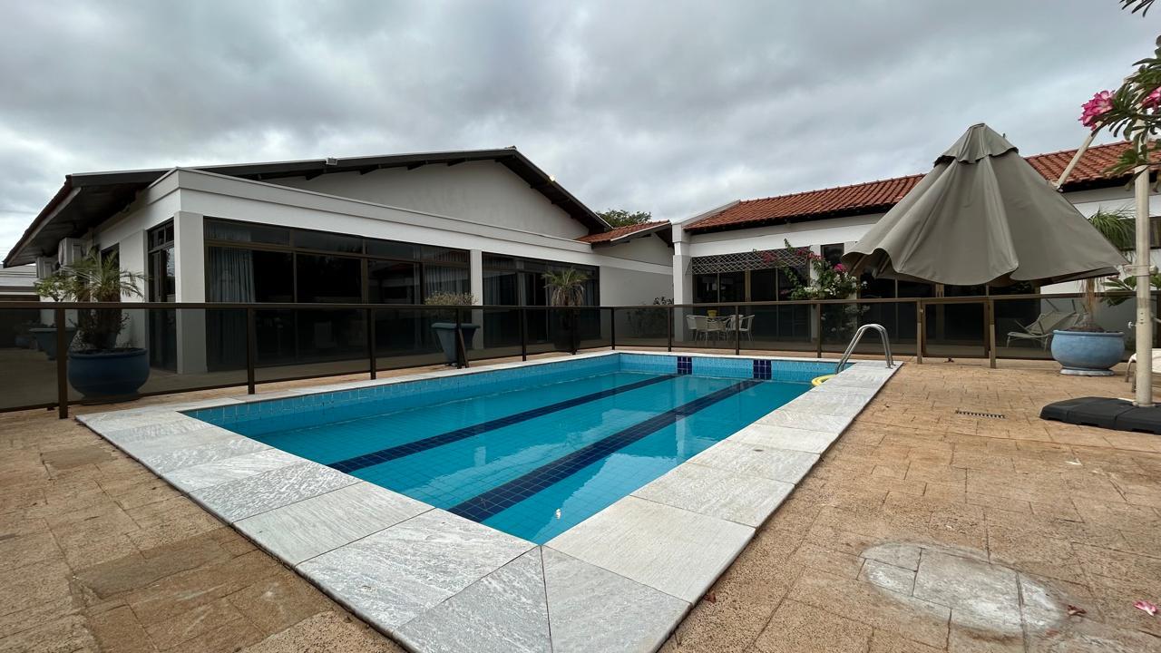 Casa de Condomínio à venda com 4 quartos, 550m² - Foto 1