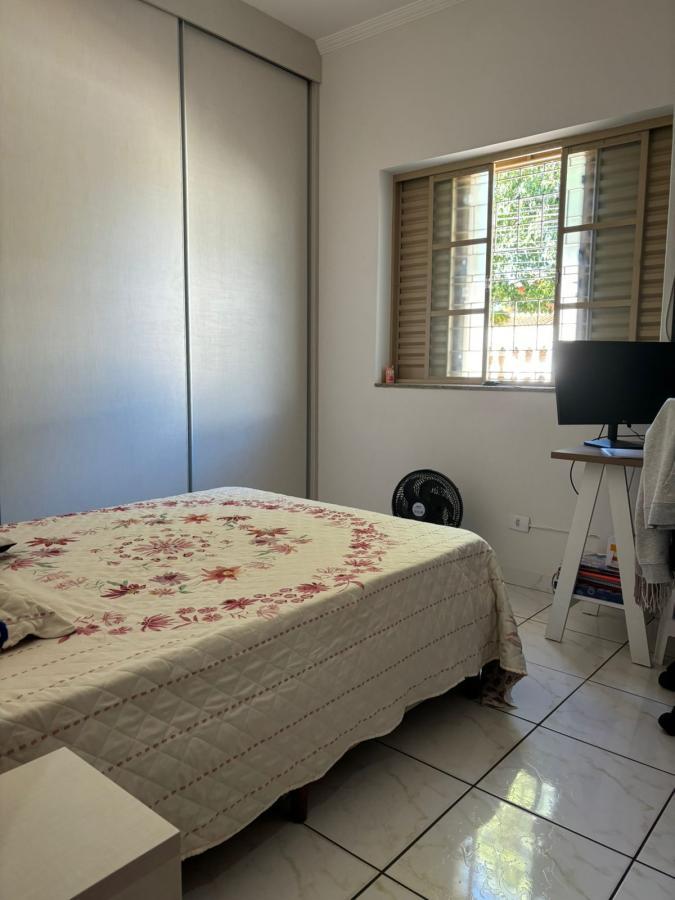 Casa à venda com 5 quartos, 242m² - Foto 15