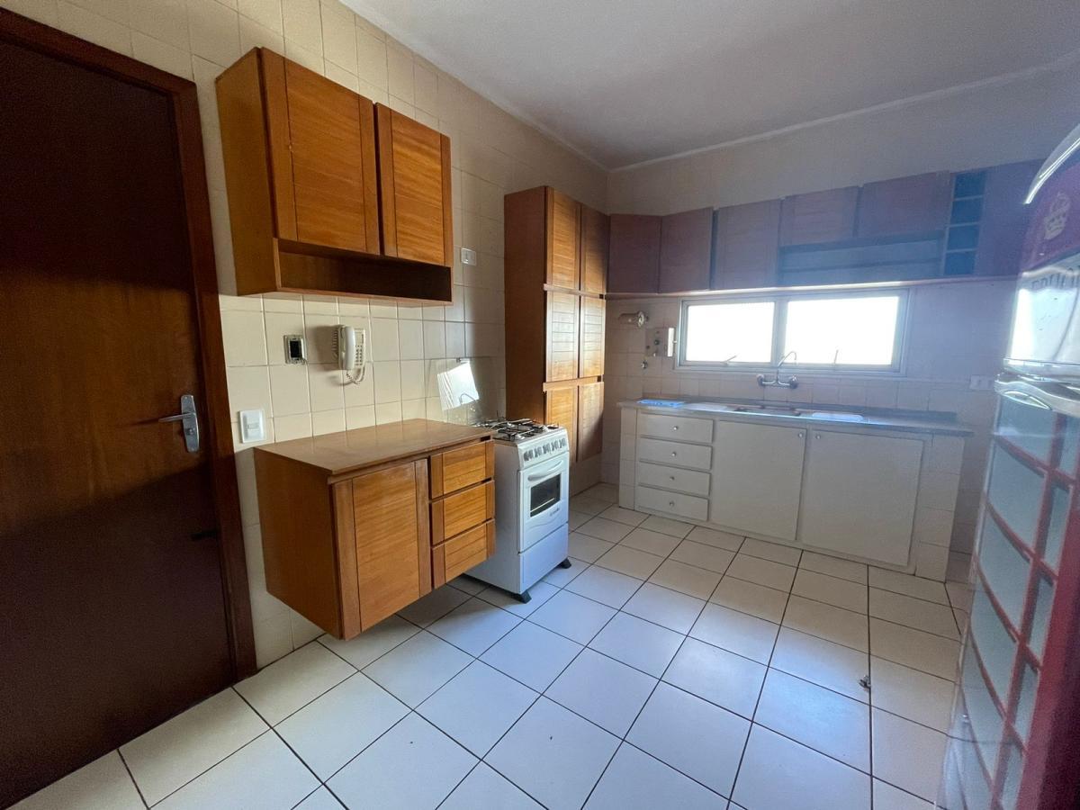 Apartamento à venda com 3 quartos, 136m² - Foto 3