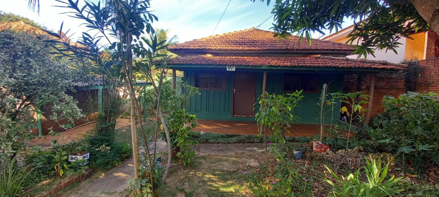 Casa à venda com 3 quartos, 840m² - Foto 1