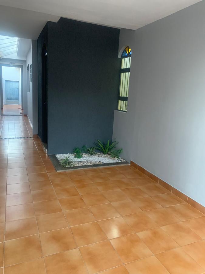 Casa à venda com 3 quartos, 300m² - Foto 1