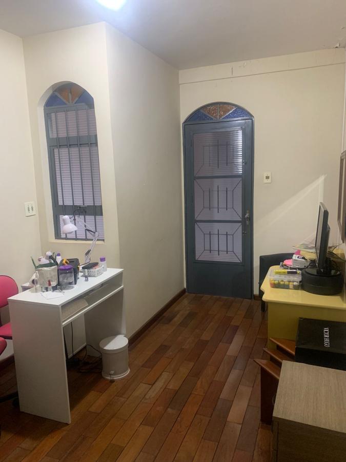 Casa à venda com 3 quartos, 300m² - Foto 2