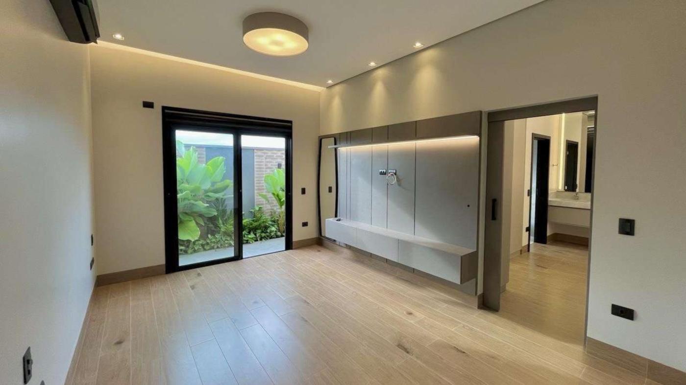 Casa de Condomínio à venda com 3 quartos, 241m² - Foto 28