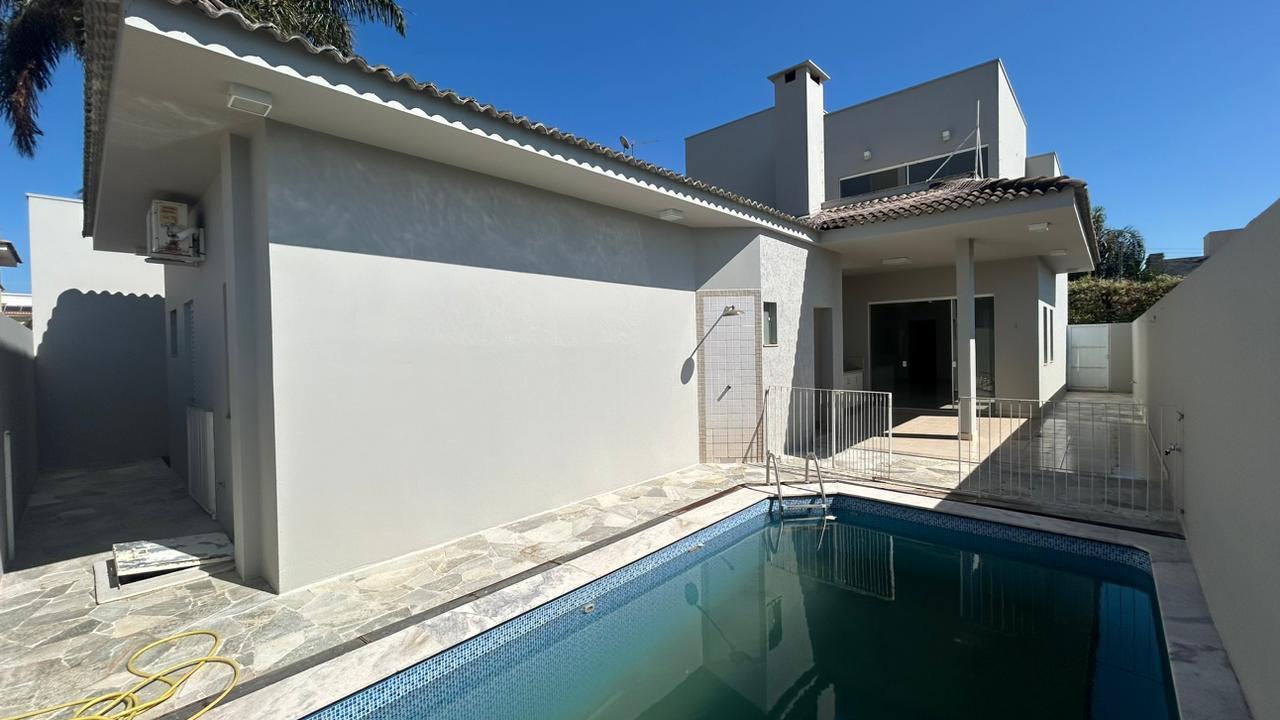 Casa de Condomínio à venda com 4 quartos, 360m² - Foto 1