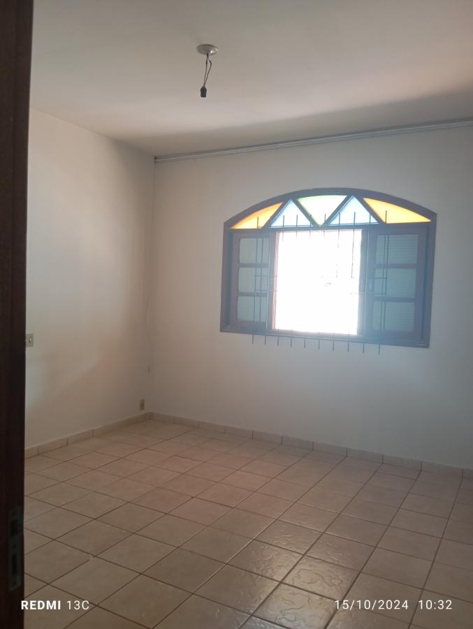 Casa para alugar com 2 quartos, 300m² - Foto 5