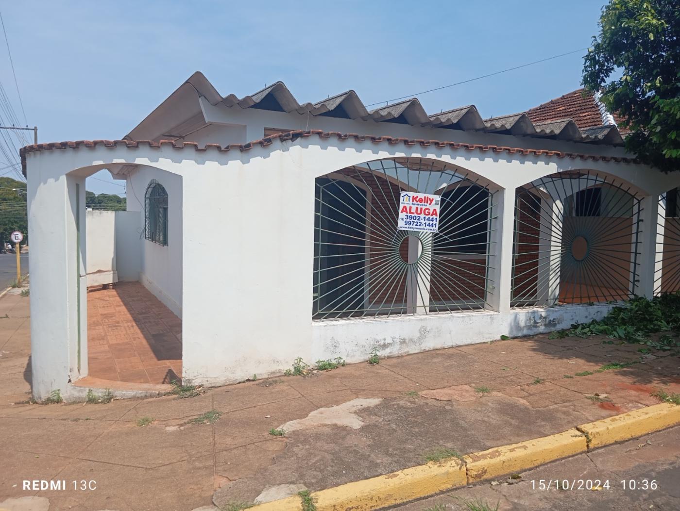 Casa para alugar com 2 quartos, 300m² - Foto 1