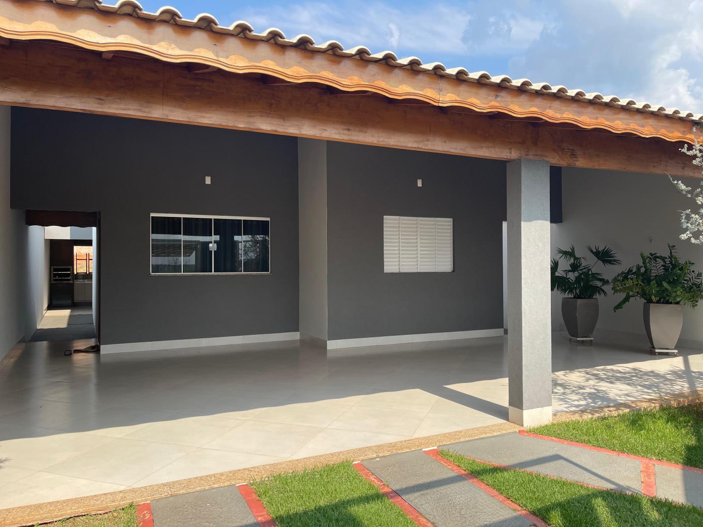 Casa à venda com 2 quartos, 260m² - Foto 1