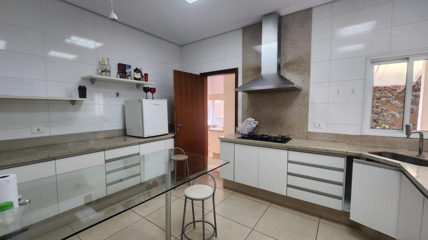 Casa de Condomínio à venda com 3 quartos, 325m² - Foto 9