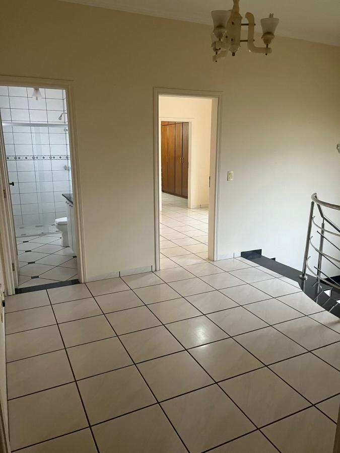 Casa de Condomínio para alugar com 3 quartos, 360m² - Foto 7