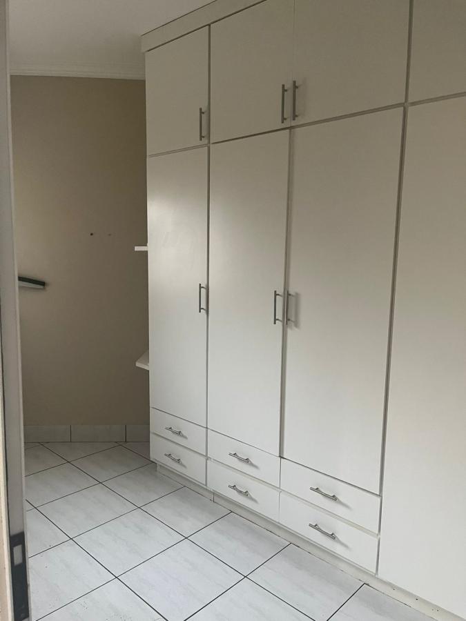 Casa de Condomínio para alugar com 3 quartos, 360m² - Foto 9