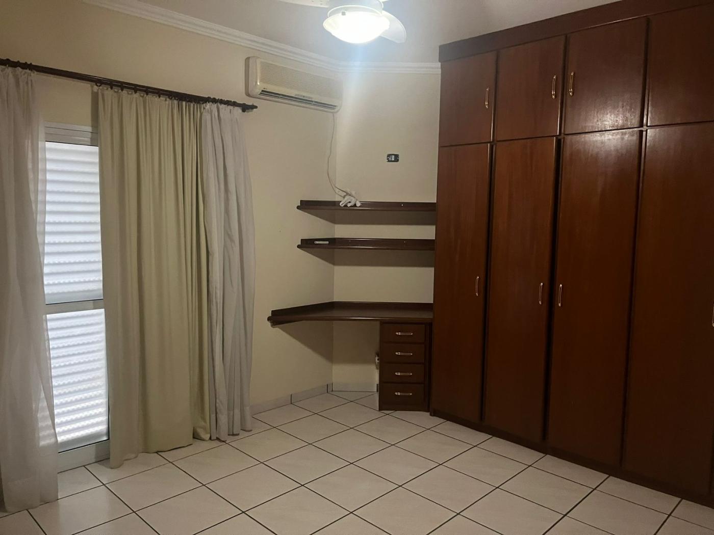 Casa de Condomínio para alugar com 3 quartos, 360m² - Foto 14