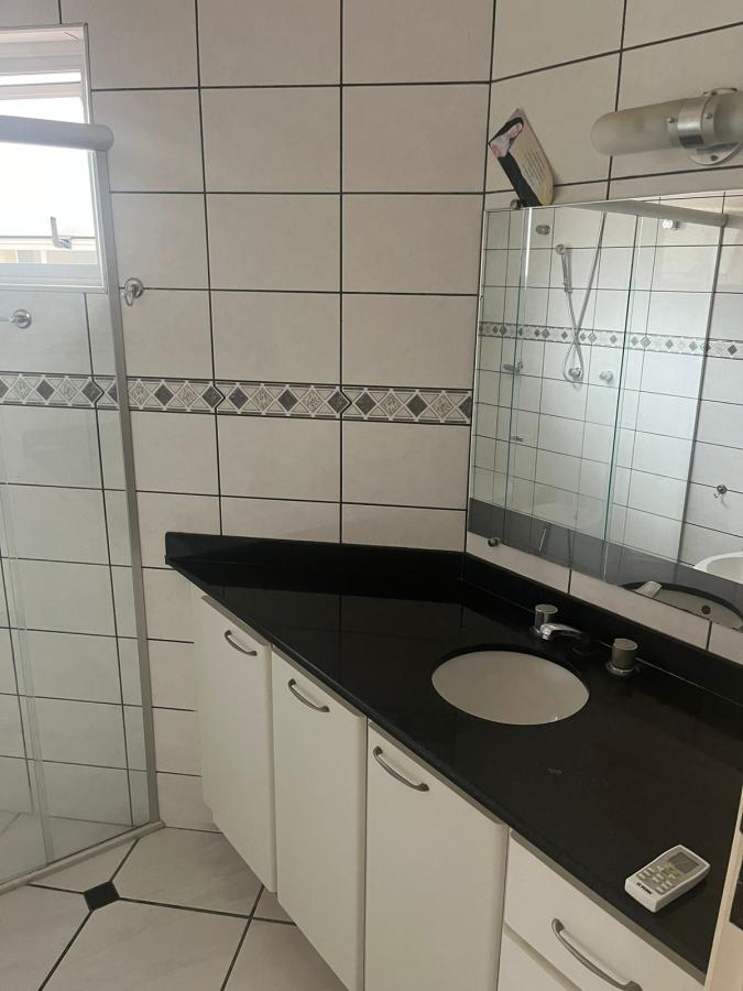 Casa de Condomínio para alugar com 3 quartos, 360m² - Foto 10