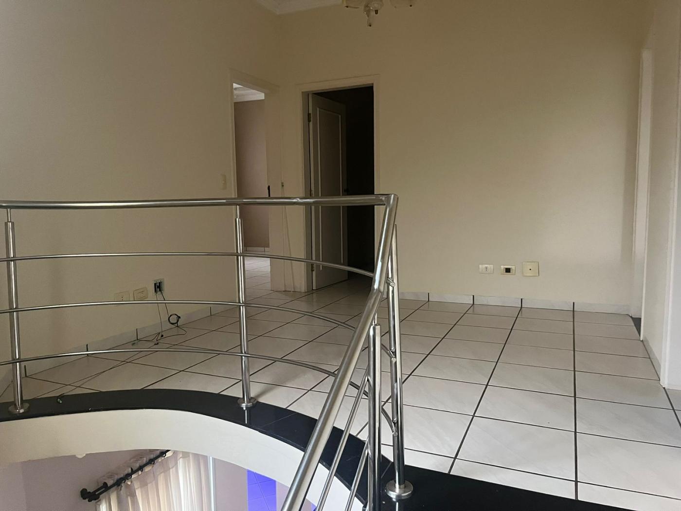 Casa de Condomínio para alugar com 3 quartos, 360m² - Foto 8