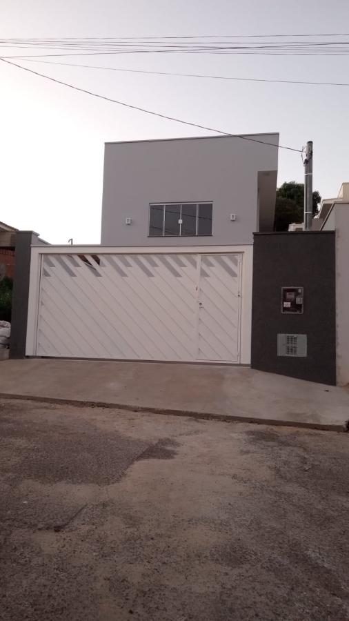 Casa à venda com 2 quartos, 150m² - Foto 1