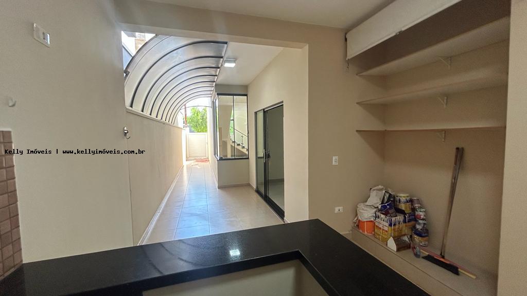 Casa de Condomínio para alugar com 3 quartos, 252m² - Foto 17