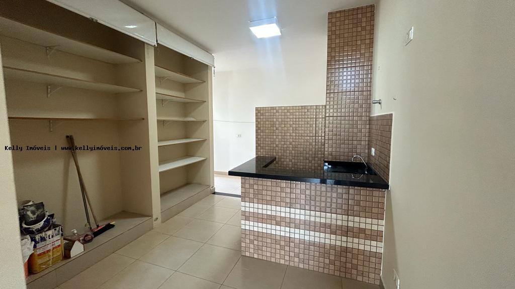 Casa de Condomínio para alugar com 3 quartos, 252m² - Foto 11