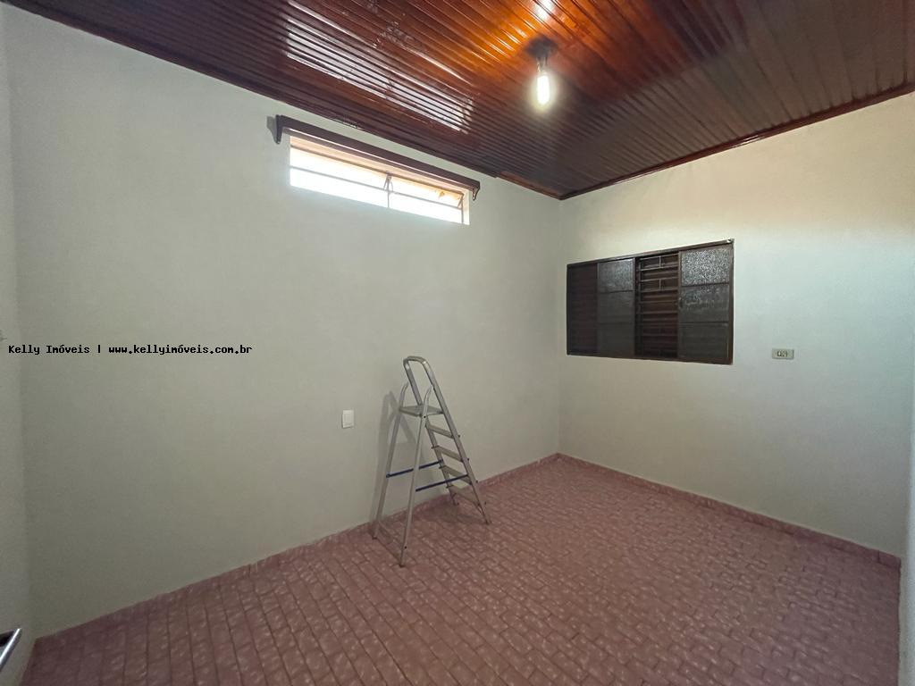 Casa para alugar com 4 quartos, 172m² - Foto 14