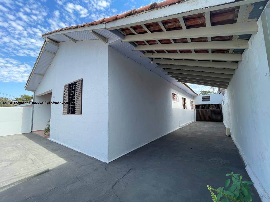 Casa para alugar com 4 quartos, 172m² - Foto 2