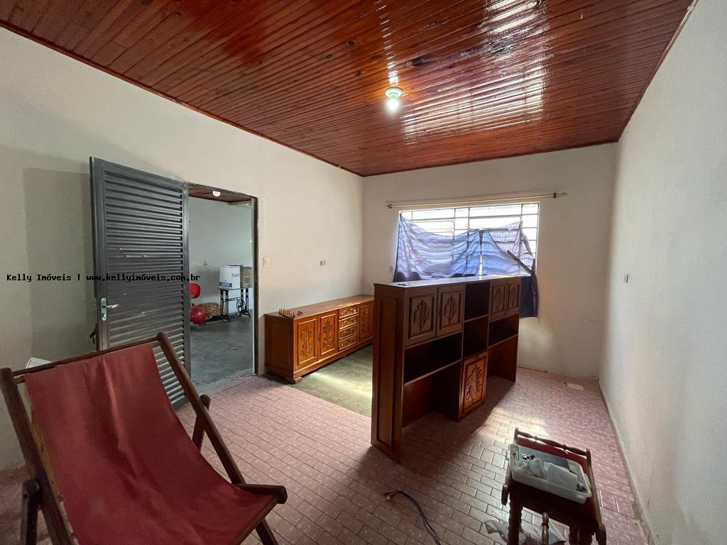 Casa para alugar com 4 quartos, 172m² - Foto 4