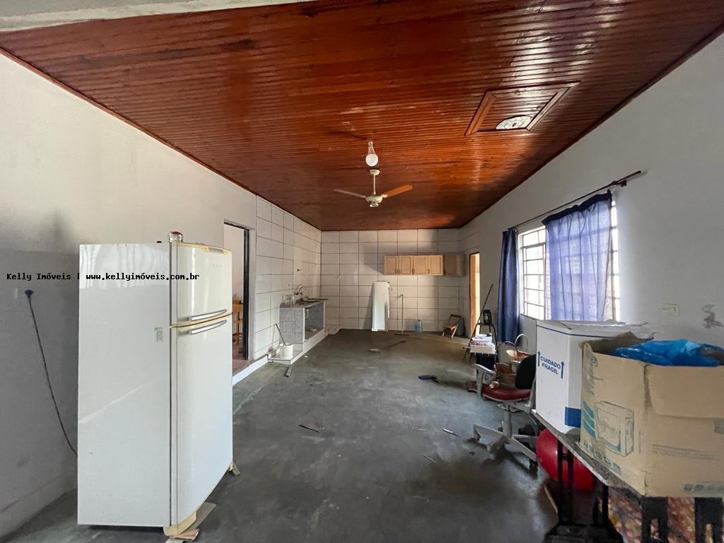 Casa para alugar com 4 quartos, 172m² - Foto 11