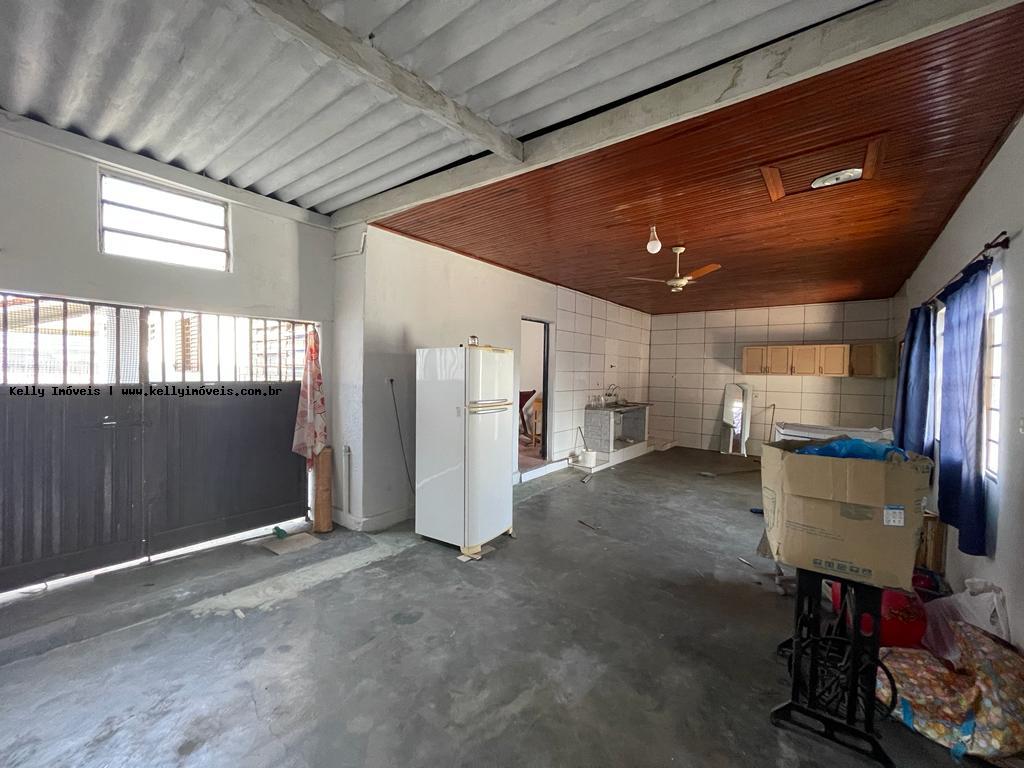 Casa para alugar com 4 quartos, 172m² - Foto 12