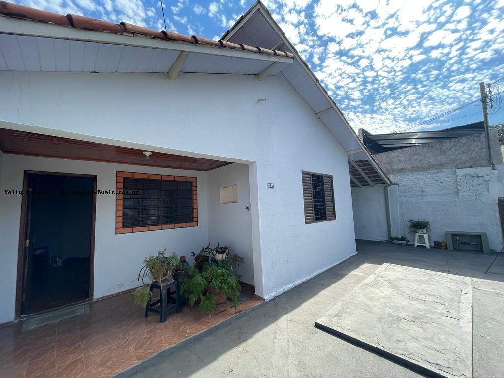 Casa para alugar com 4 quartos, 172m² - Foto 1