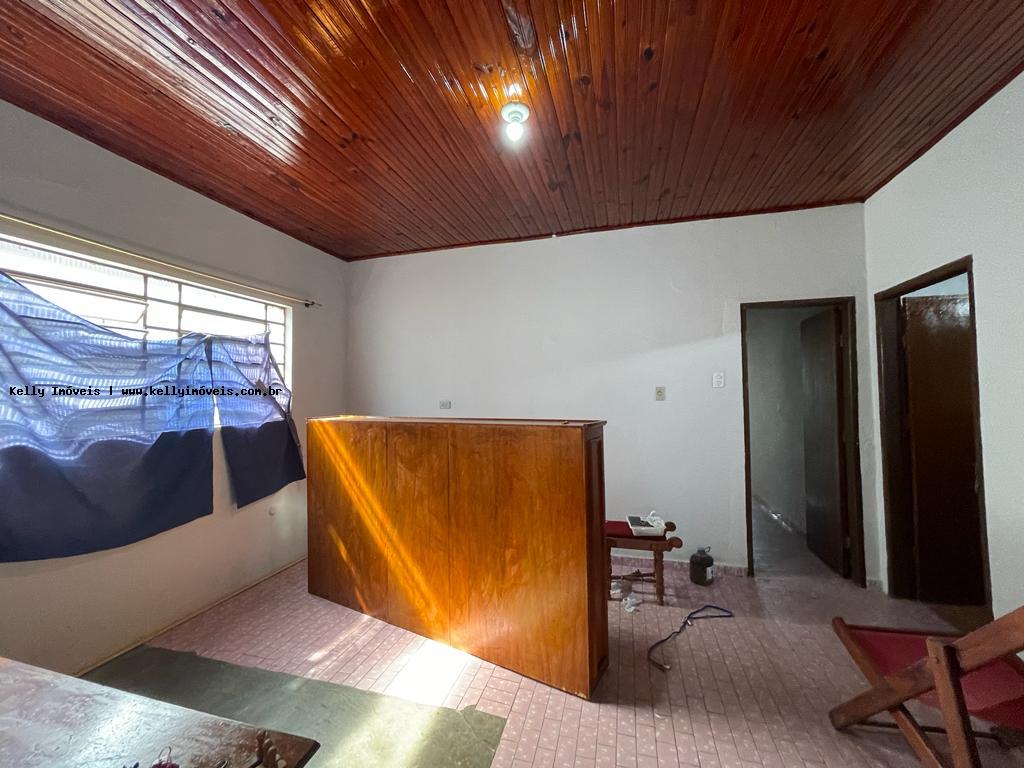 Casa para alugar com 4 quartos, 172m² - Foto 3