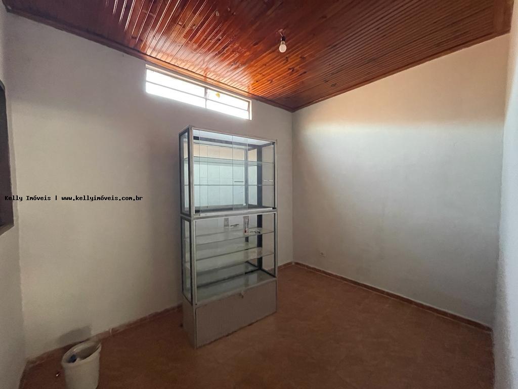 Casa para alugar com 4 quartos, 172m² - Foto 13