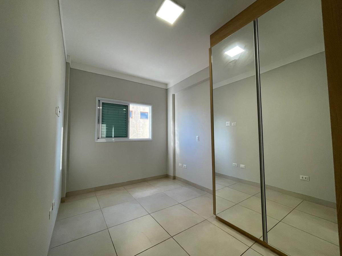 Apartamento para alugar com 3 quartos, 98m² - Foto 9