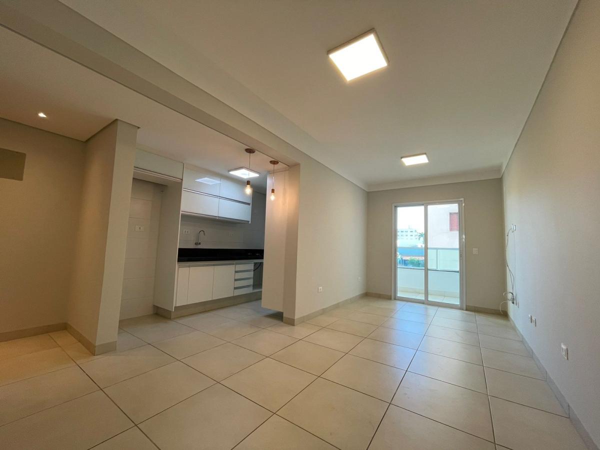 Apartamento para alugar com 3 quartos, 98m² - Foto 2