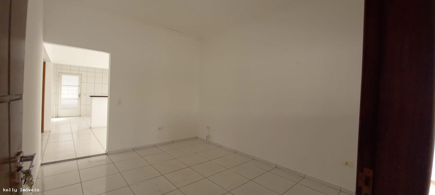 Casa para alugar com 2 quartos, 200m² - Foto 6