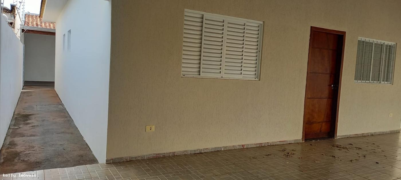 Casa para alugar com 2 quartos, 200m² - Foto 3