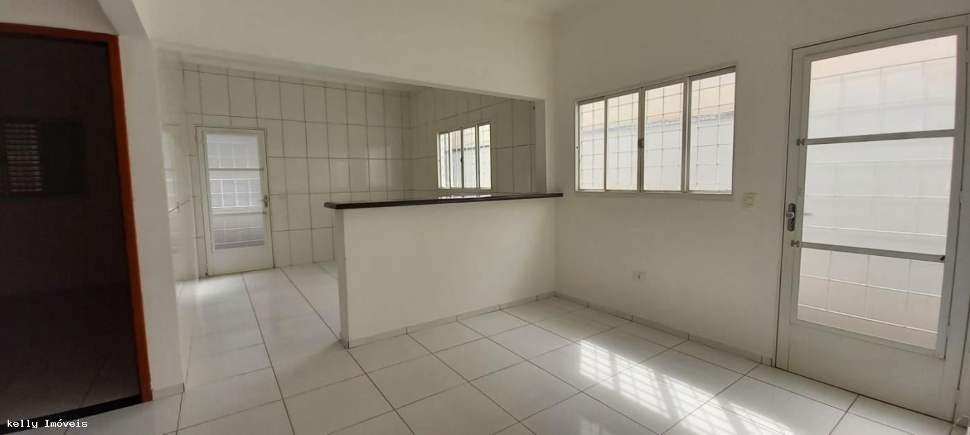 Casa para alugar com 2 quartos, 200m² - Foto 11