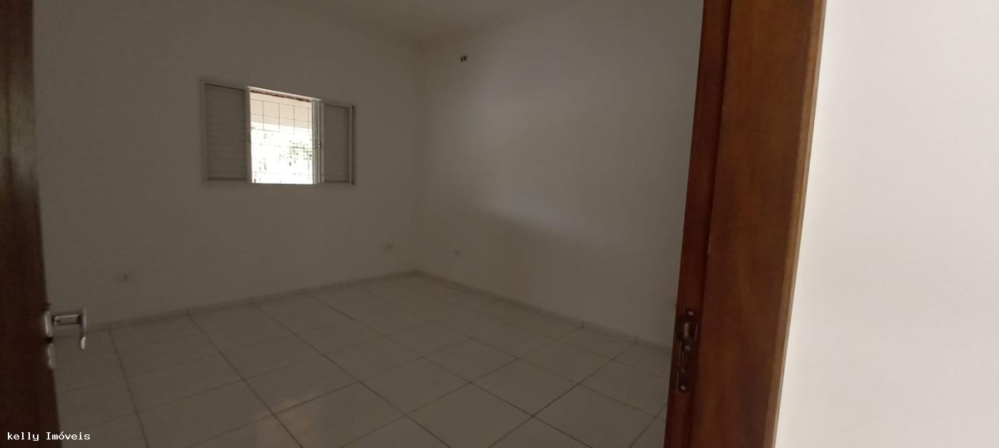 Casa para alugar com 2 quartos, 200m² - Foto 9